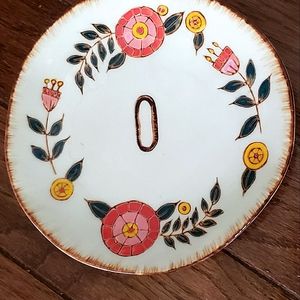 O monogram plate floral pattern